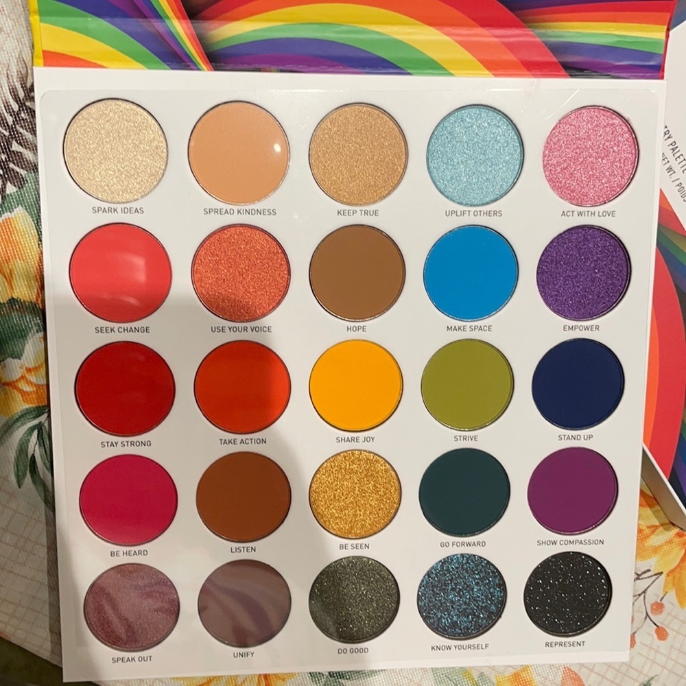 🆕️Morphe, L/E,‎ Live In Color Artistry Palette